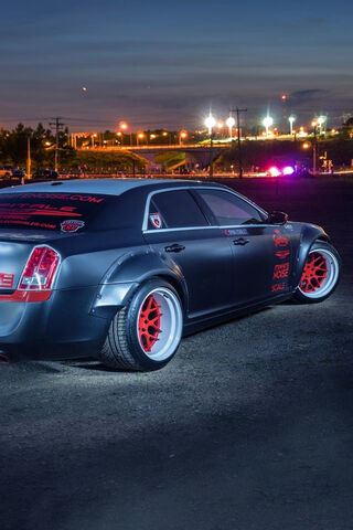 Chrysler 300C: The Bold Cruiser of the Night 🌌🚗