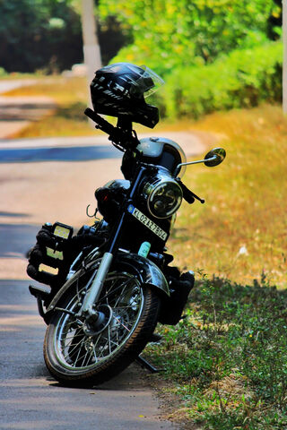 Classic 350: The Timeless Ride 🏍️✨