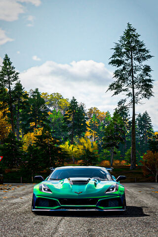 Corvette C7: The Green Beast on the Road! 🏎️💨