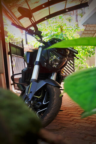 Dominar 400: The Powerhouse on Two Wheels! 🏍️💨