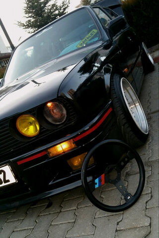 Classic Charm: The E30 BMW 32