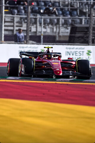 Speed Meets Elegance: The Ferrari F1 2022 in Action! 🏎️💨