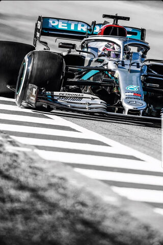 Speed and Precision: The Hamilton Legacy in Formula 1 🏎️💨