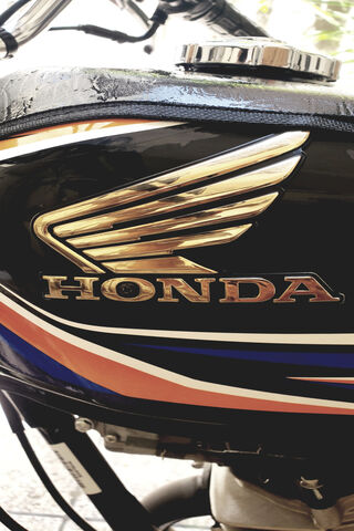 The Spirit of Adventure: Honda's Iconic Emblem 🏍️✨