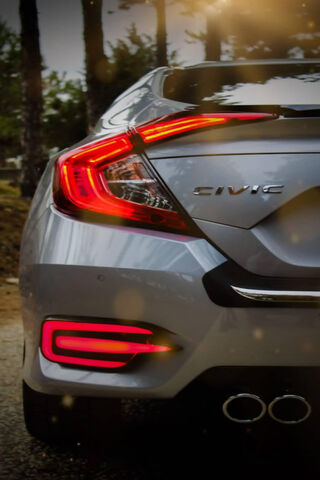 Sleek and Stylish: The Honda Civic in Focus 🚗✨