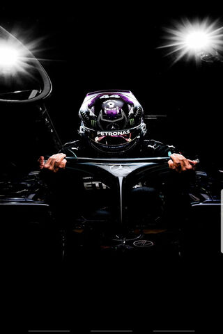 The Power of Precision: Lewis W11 Unleashed 🚀🏎️