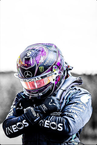 Champion's Resolve: Lewis Hamilton in 2020 🏎️💨