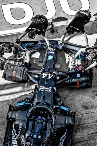 Pit Stop Precision: The Mercedes Petronas AMG Team in Action! 🏎️💨