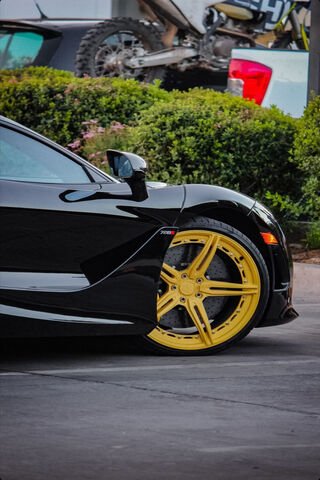 The Bold Beauty: McLaren 720S
