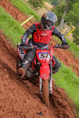 Thrill of the Dirt: Motocross Madness! 🏍️💨