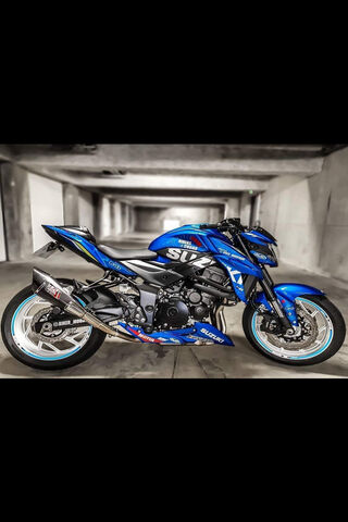 Speed Meets Style: The Ultimate Ride 🏍️💨