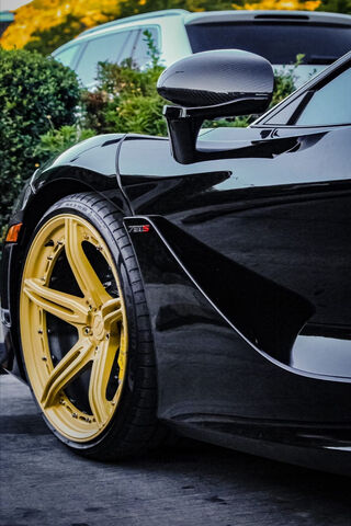 Sleek Power: The McLaren 720S in Style 🚗✨