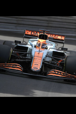 Speed Meets Style: The McLaren Gulf Livery in Action! 🏎️✨