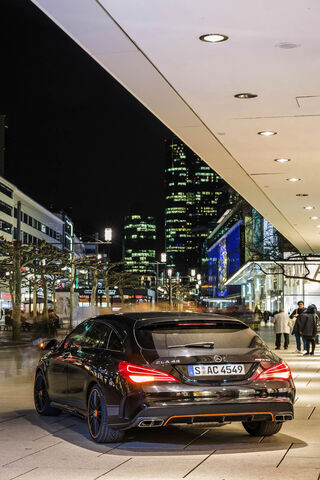Night Elegance: The Mercedes-Benz CLA in the City