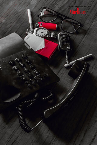 Marlboro Moments: A Vintage Vibe 📞🚬