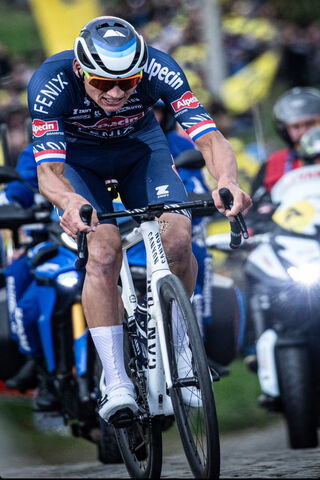 Racing to Victory: The Spirit of Competitive Cycling 🚴 💨