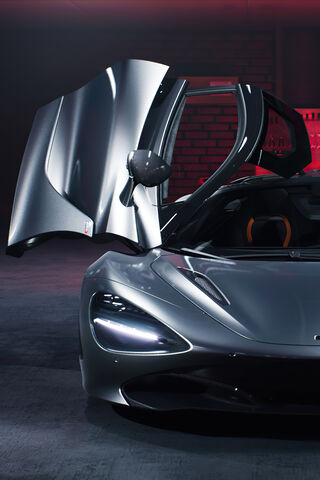 Unleashing the Beast: McLaren 720S