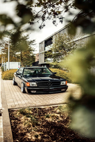 Elegance on Wheels: The Mercedes 560 SEC