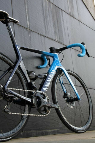 Speed on Two Wheels: The Ultimate Road Bike 🚴 💨
