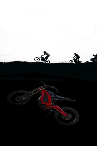 Soaring into the Night: The Sur Ron Firefly Adventure 🌌🚴