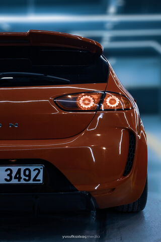 The Bold Elegance of the Seat Leon 🚗✨