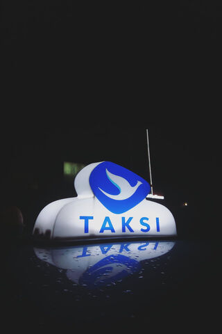 Taksi Bluebird: Your Nighttime Ride Awaits! 🚖✨