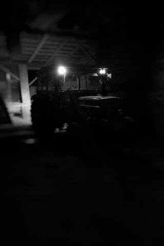 Nighttime Workhorse: The Silent Traktör 🌙🚜