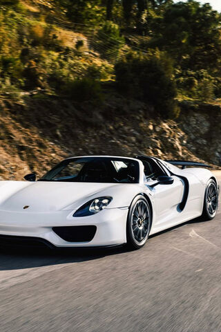 White Porsche 918