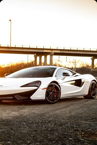 Sleek Elegance: The White McLaren Marvel 🚗✨