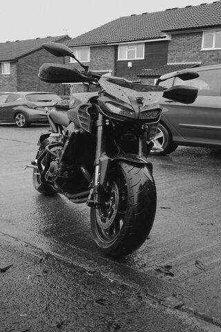 Yamaha MT-09: The Urban Beast 🏍️💨