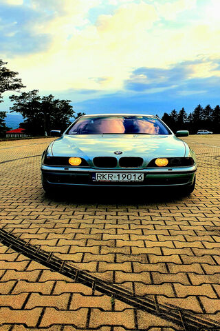 Classic Elegance: The BMW E39 2.8 🚗✨