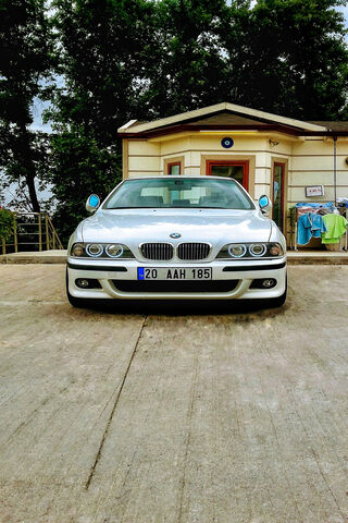 The Timeless Elegance of the BMW E39 🚗✨