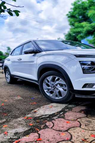 Sleek Elegance: The Creta in Focus 🚗✨