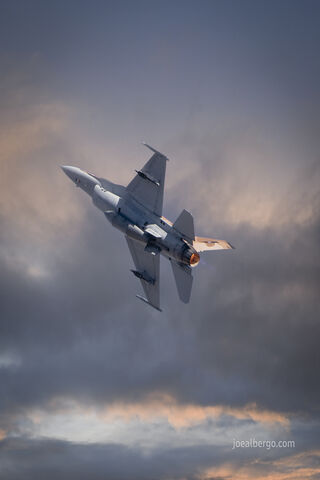 Soaring to New Heights: The F-16 in Action! ✈️🔥