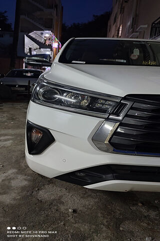 Sleek and Stylish: The Toyota Innova in Action 🚗✨