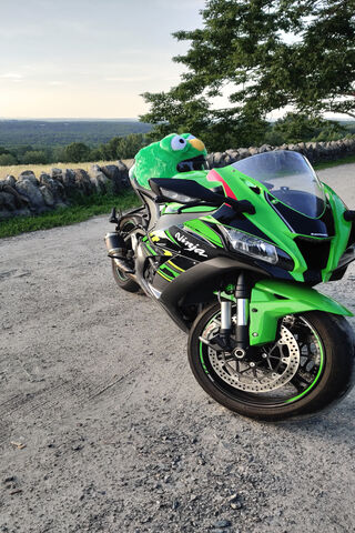 Kawasaki ZX-10R: The Green Beast on the Open Road 🏍️💨