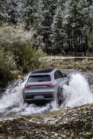 Conquering the Wild: Mercedes Off-Road Adventure 🚙💨