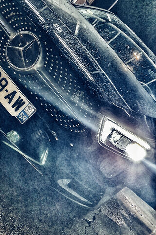 Sleek Elegance: The Mercedes Classe A in Action 🚗✨