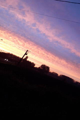 Twilight Serenity: A Colorful Horizon 🌅