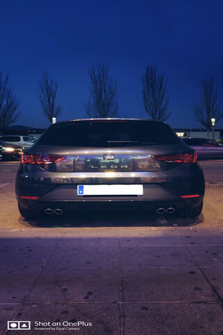 Nighttime Elegance: The Seat Leon FR