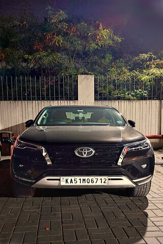 The Bold Presence of the Toyota Fortuner 🚙✨