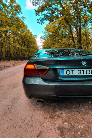 The BMW E90: A Journey Through Nature 🚗🌳