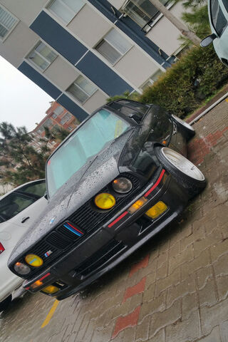 E30 BMW: A Classic Beauty in the Rain 🌧️🚗