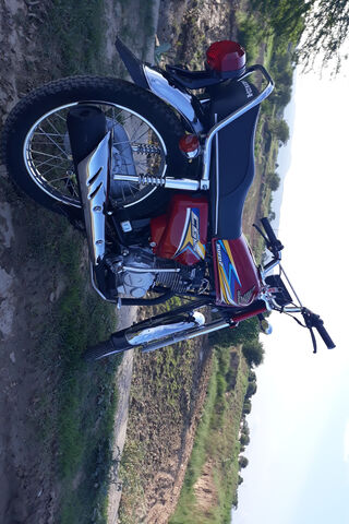 The Classic Honda 125: A Ride Through Time 🏍️✨