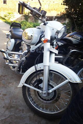 Cruising in Style: The Java Bike Experience 🏍️✨