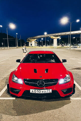 Red Hot Performance: The Mercedes-Benz Experience 🚗🔥