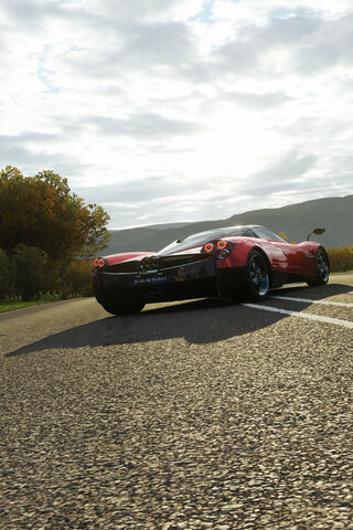 The Beauty of Speed: Pagani Huayra in Motion 🚗💨