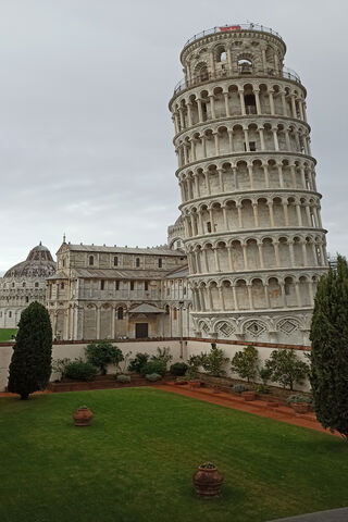 The Leaning Marvel of Pisa 🌍🏛️