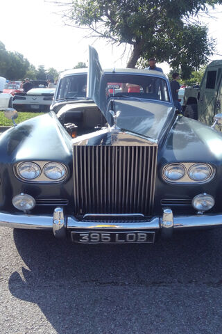 Elegance on Wheels: The Rolls-Royce Classic