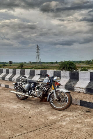 Royal Enfield: The Classic Ride of Freedom 🏍️✨